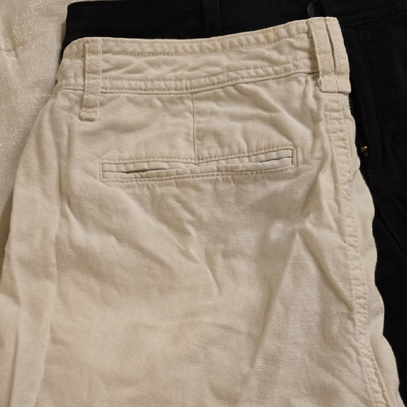 Bandolino Women's White and Vintage America Black Shorts Set - Picture 7 of 11